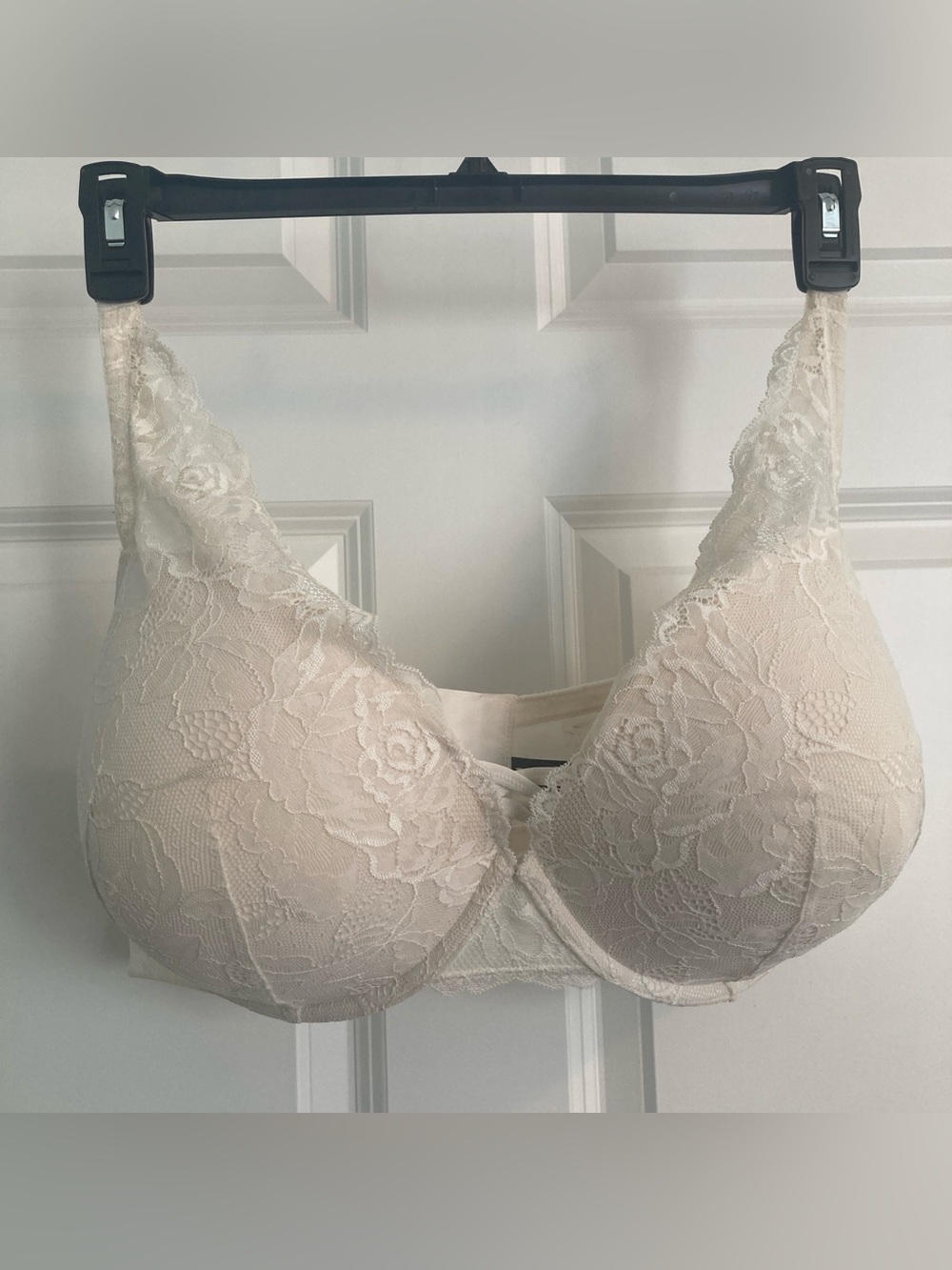 Torrid 46DD push up plunge Lace Underwire Bra in white / ivory